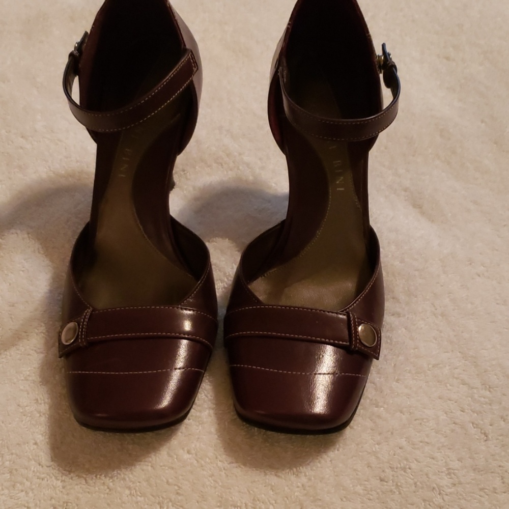 Shoes - Picture 2 of 3